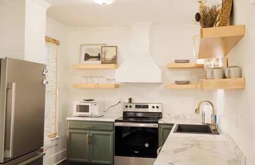 Victoria House | Beautiful 4 Bedroom, 2 Bath Home in Victoria, VA