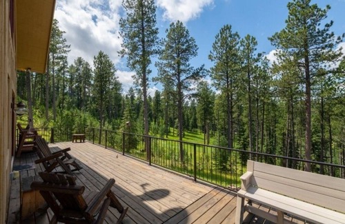 Benchmark Cabin | Beautiful 4 bedroom, 3 bath cabin centrally located in the Black Hills