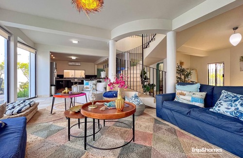 Colina del Sol House | Beautiful 4-bedroom 4-Bathroom home with WiFi, AC one block from sea