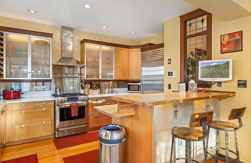 Queen Anne House | BEAUTIFUL 4 bedroom craftsman in the heart of Queen Anne!