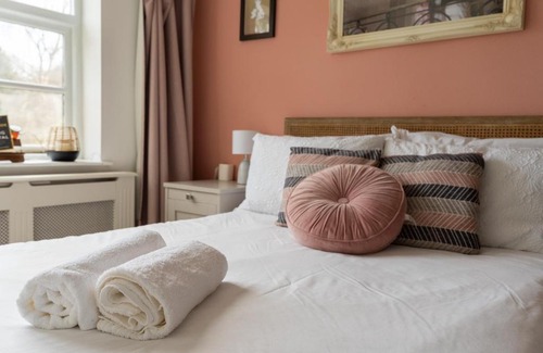 Sarratt House | Beautiful 4-Bedroom Cottage Pass the Keys