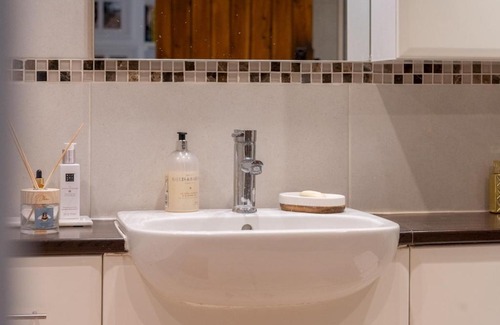 Sarratt House | Beautiful 4-Bedroom Cottage Pass the Keys