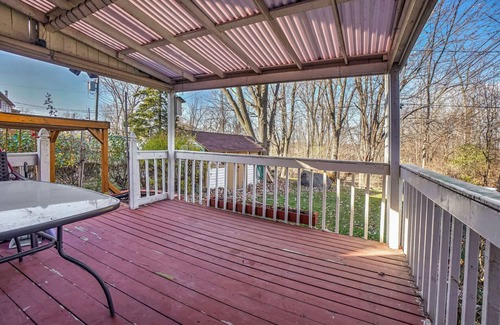 Brossard House | Beautiful 4 bedroom house with cozy patio 10 minutes from Montreal!