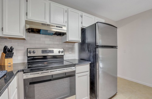 Savannah House | Beautiful 4 Bedroom Home near Wormsloe! Gameroom!