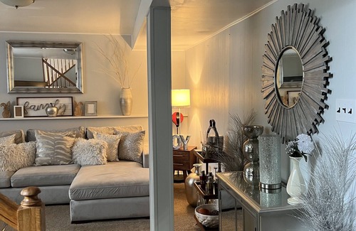Yorkshire House | Beautiful 4 Bedroom Home Close to UD University & Bob Carpenter Ctr.