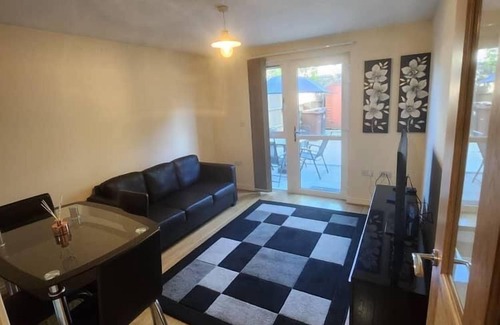 West Thurrock House | Beautiful 4 Bedroom Home With Parking by Lakeside