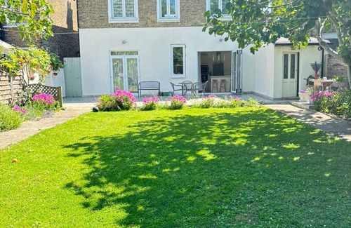 Lewisham House | Beautiful 4 Bedroom House