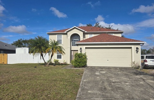 Deltona Lakes House | Beautiful 4-bedroom house ,AC and WiFi in Deltona, 35 min from Disney,Universal