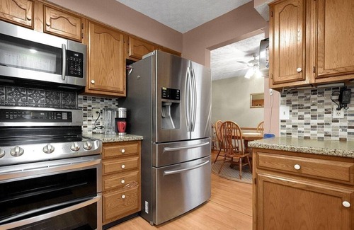 Gahanna House | Beautiful 4 Bedroom House near Columbus Airport
