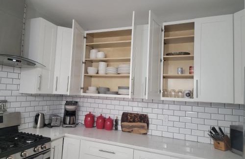 Near East Columbus House | Beautiful 4 Bedroom House Near Downtown Columbus with Garage Parking and Backyard
