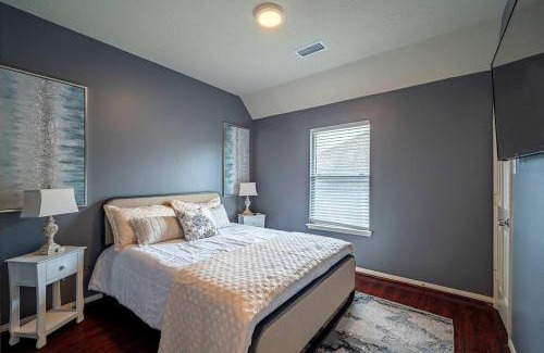Barker House | Beautiful 4-bedroom House with Nice Backyard