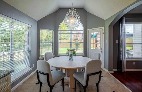 Barker House | Beautiful 4-bedroom House with Nice Backyard