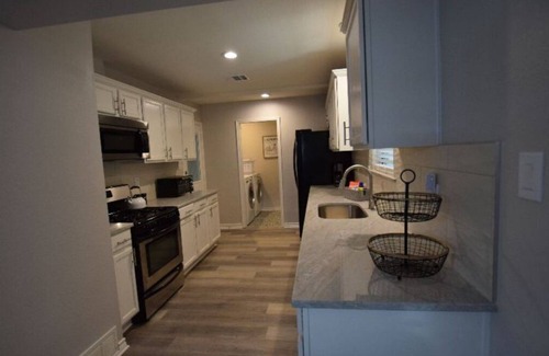 Bedford House | Beautiful 4 Bedroom in quiet neighborhood!