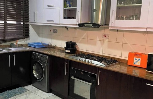 Ofin House | Beautiful 4 Bedroom Terrace. Quiet get away in the City Center