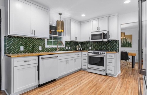 Hoover House | Beautiful 4 Bedroom Minutes from Hoover Met!
