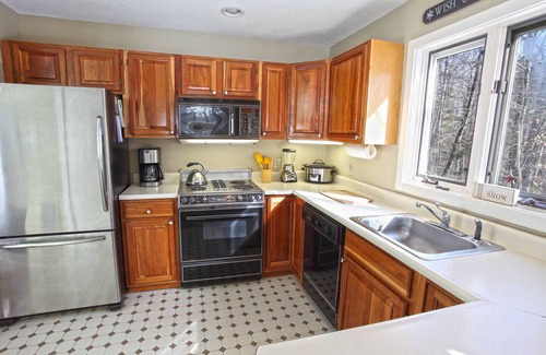 West Dover House | Beautiful 4 Bedroom Townhome Minutes from Mt Snow