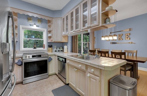 Westminster House | Beautiful 4 bedroom home on Lake Hartwell