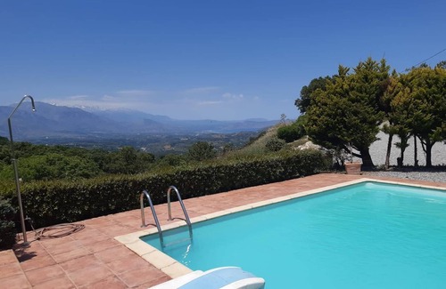 Monopari Villa | Beautiful 4 bedroom villa with private pool