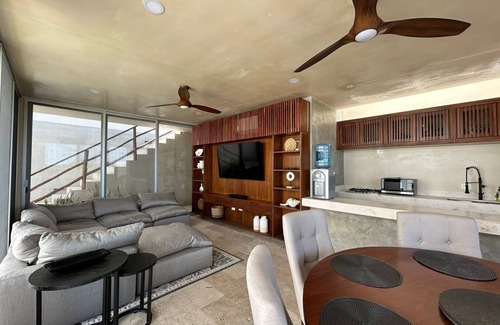 Chicxulub Puerto House | Beautiful 4 Bedroom Villa - 3 minute walk to the Beach!