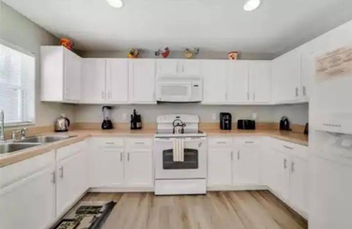 Lake Wilson Preserve House | Beautiful 4 bedroom villa with private pool near Disney