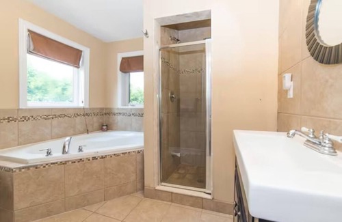 Kirkfield Cottage | Beautiful 4 Bedroom Waterfront Cottage