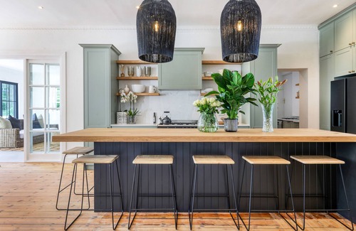 Claremont House | Beautiful 4 bedroom ensuite home with views