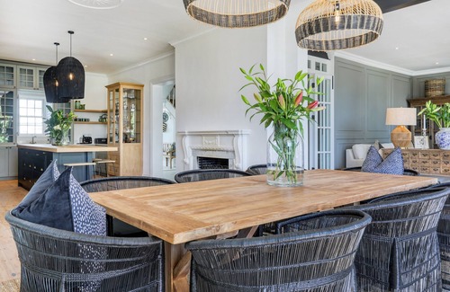 Claremont House | Beautiful 4 bedroom ensuite home with views