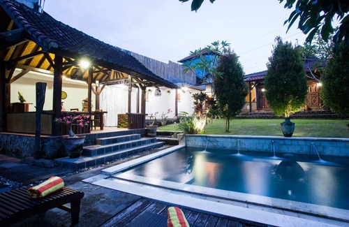 Dalung Villa | Beautiful 4 Bedrooms Balinese Villa close to Seminyak