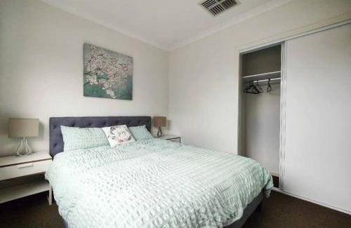 Point Cook Villa | Beautiful 4 Bedrooms Houses