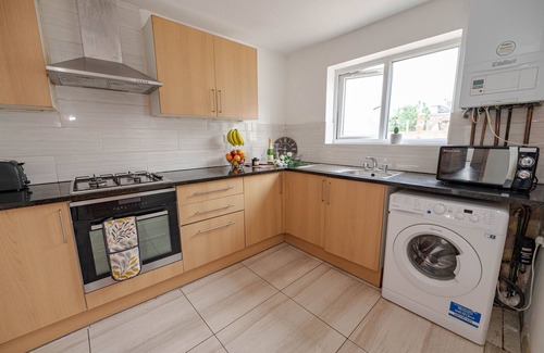 Plumstead House | Beautiful 4 bedrooms house close to Train Station