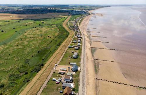 Hunstanton Cabin | Beautiful 4 Berth Lodge With Decking At Manor Park In Hunstanton Ref 23038C