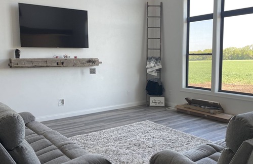 Butte Des Morts House | Beautiful 4 BR Home 10 miles from EAA!