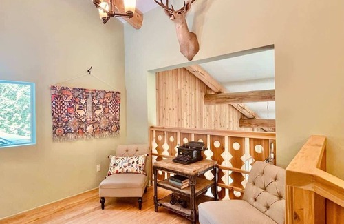 Port Angeles Ski Chalet | Beautiful 4 Person Suite - Olympic National Park