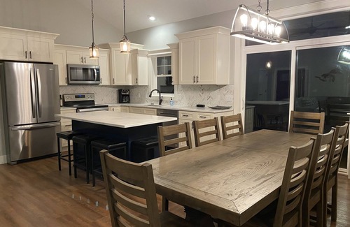 Thompsonville House | Beautiful 4bdrm home in Crystal Mountain Resort with private hot tub