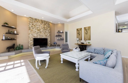 Kahala House | Beautiful 4bed room house by Diamond head (30 Nights Minimum Stay)