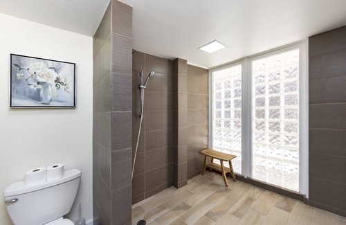 Kahala House | Beautiful 4bed room house by Diamond head (30 Nights Minimum Stay)