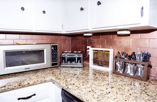 Houston House | Beautiful 4Bedroom | King Suite | BBQ Grill