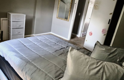 Midtown House | Beautiful 4br 1.5b home downtown Grand Rapids