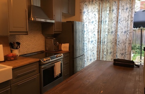 Corktown House | Beautiful 4Br downtown garden house. Sleeps 12