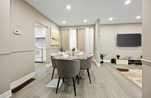 Burlington House | Beautiful 4BR Family Retreat | Burlington Comfort