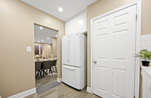 Burlington House | Beautiful 4BR Family Retreat | Burlington Comfort