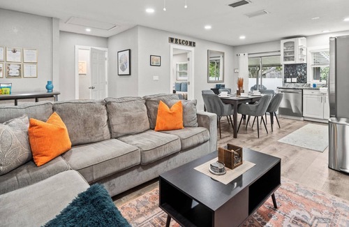 Terrace Park House | Beautiful 4BR Home w/New Patio |Well Appointed | Sleeps 10 |1 Mile to Gardens & Adventure Island