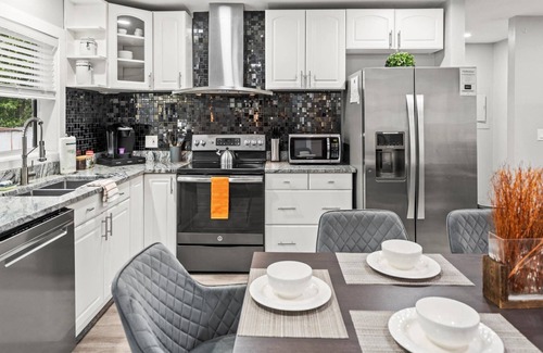 Terrace Park House | Beautiful 4BR Home w/New Patio |Well Appointed | Sleeps 10 |1 Mile to Gardens & Adventure Island