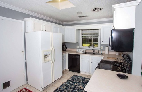 Fort Walton Beach House | Beautiful 4BR Home in FWB | Fenced Yard | Pet Friendly | 10 Minutes to Okaloosa Island & Beaches