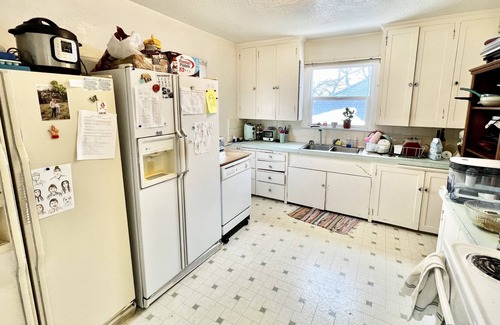 Logan House | Beautiful 5 Bed/1.5-Bath Home Close to USU