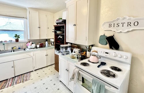 Logan House | Beautiful 5 Bed/1.5-Bath Home Close to USU