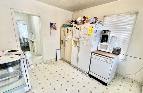 Logan House | Beautiful 5 Bed/1.5-Bath Home Close to USU