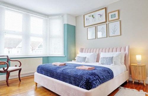 Southend-on-Sea House | Beautiful 5 bed house, relaxing garden and driveway parking 10 min to the beach