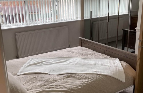 Walsall House | Beautiful 5-Bed House in Walsall