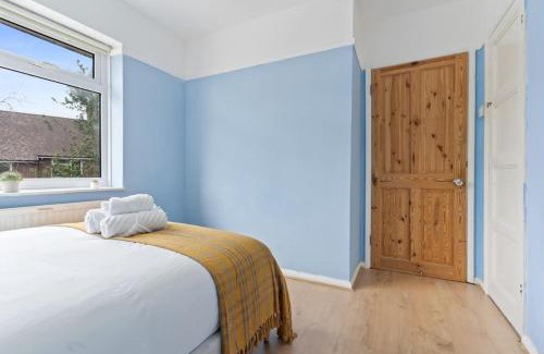 Aylesbury House | Beautiful 5 Bedroom House in Aylesbury free Parking PENN ROAD